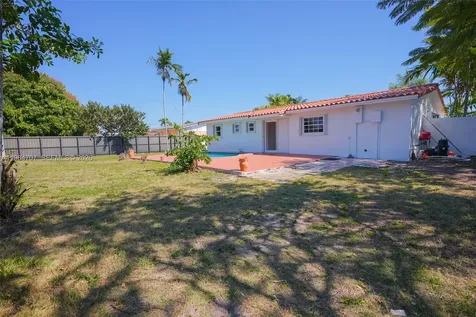 10521 SW 41st Terrace Miami FL 33165
