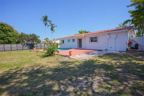 10521 SW 41st Terrace Miami FL 33165