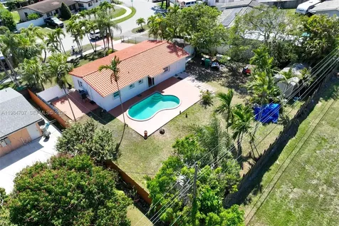 10521 SW 41st Terrace Miami FL 33165