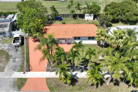 10521 SW 41st Terrace Miami FL 33165