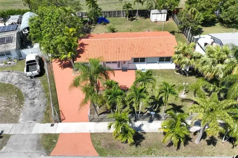 10521 SW 41st Terrace Miami FL 33165