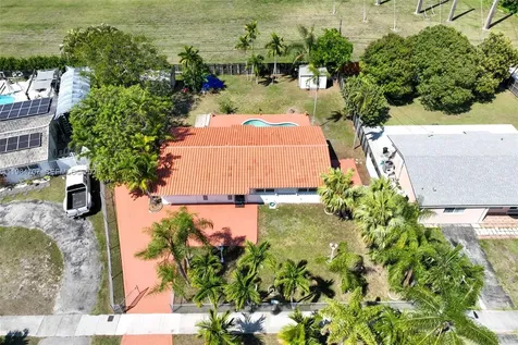 10521 SW 41st Terrace Miami FL 33165