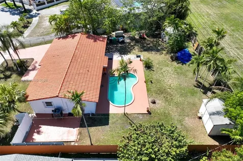 10521 SW 41st Terrace Miami FL 33165
