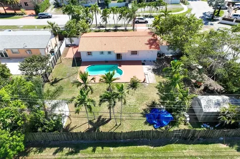 10521 SW 41st Terrace Miami FL 33165