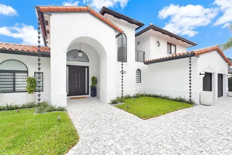 7993 NW 161st Terrace Miami Lakes FL 33016