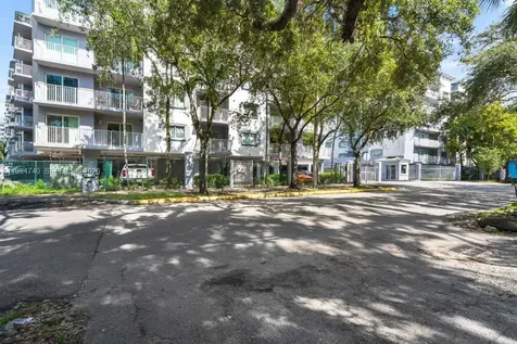 2475 NW 16th St Road Miami FL 33125