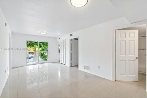 2475 NW 16th St Road Miami FL 33125