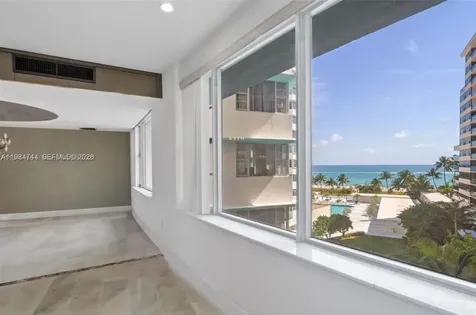 5255 Collins Avenue Miami Beach FL 33140