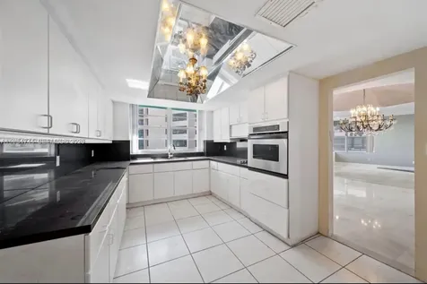 5255 Collins Avenue Miami Beach FL 33140