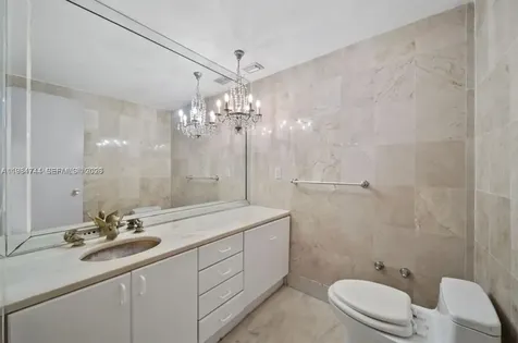 5255 Collins Avenue Miami Beach FL 33140