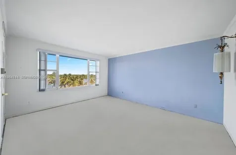 5255 Collins Avenue Miami Beach FL 33140