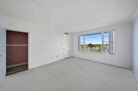 5255 Collins Avenue Miami Beach FL 33140