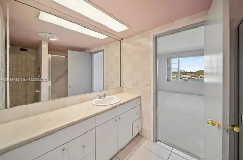 5255 Collins Avenue Miami Beach FL 33140