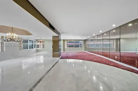 5255 Collins Avenue Miami Beach FL 33140