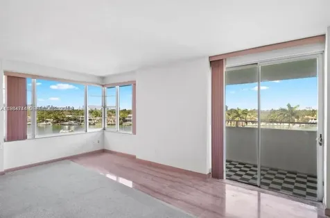 5255 Collins Avenue Miami Beach FL 33140