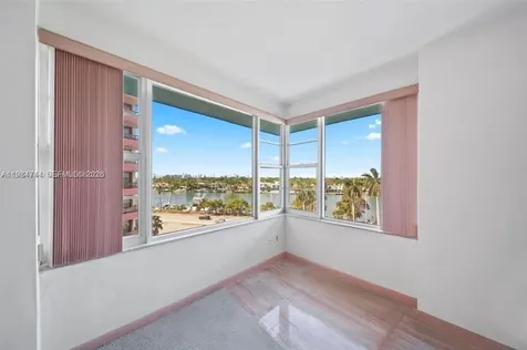 5255 Collins Avenue Miami Beach FL 33140