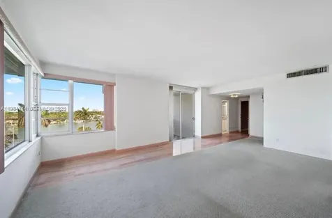 5255 Collins Avenue Miami Beach FL 33140