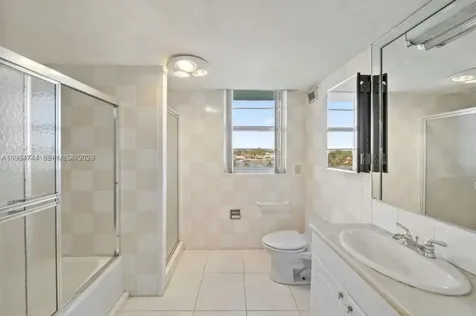5255 Collins Avenue Miami Beach FL 33140