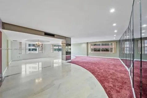 5255 Collins Avenue Miami Beach FL 33140