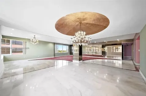 5255 Collins Avenue Miami Beach FL 33140