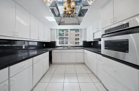 5255 Collins Avenue Miami Beach FL 33140