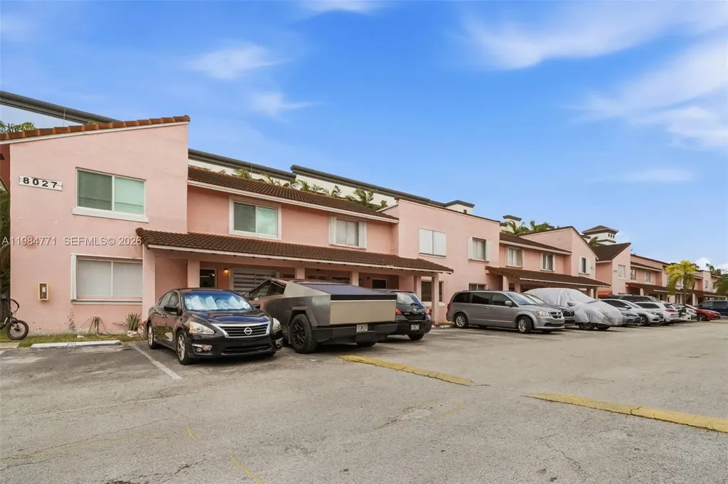 8027 Lake Drive Doral FL 33166