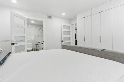 8027 Lake Drive Doral FL 33166