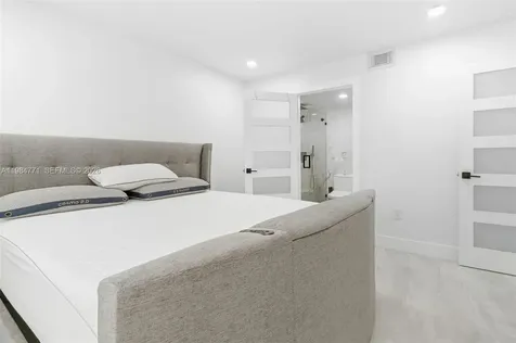 8027 Lake Drive Doral FL 33166