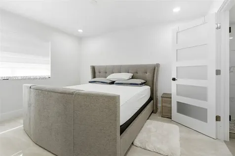 8027 Lake Drive Doral FL 33166