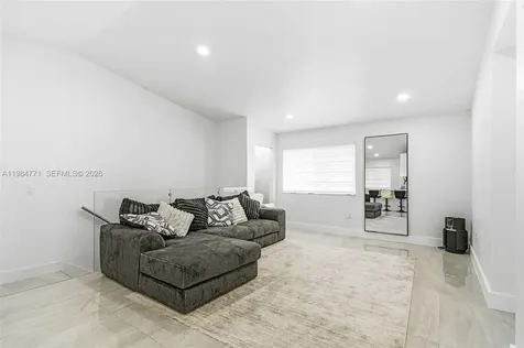 8027 Lake Drive Doral FL 33166