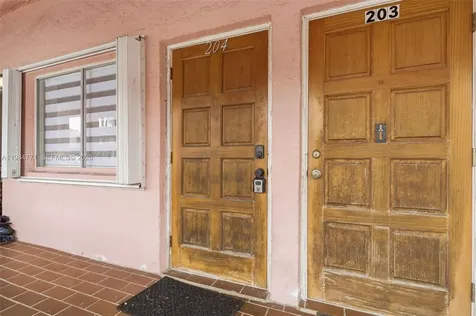 8027 Lake Drive Doral FL 33166