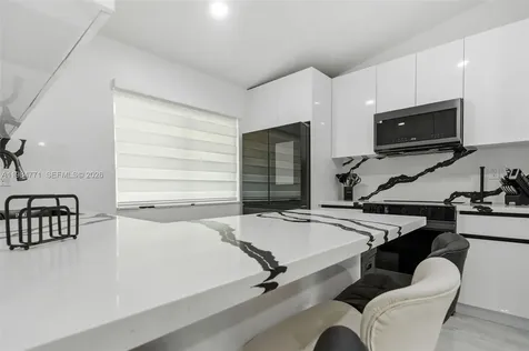 8027 Lake Drive Doral FL 33166