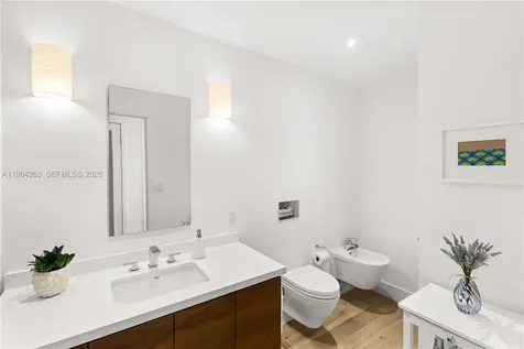 5555 Collins Avenue Miami Beach FL 33140