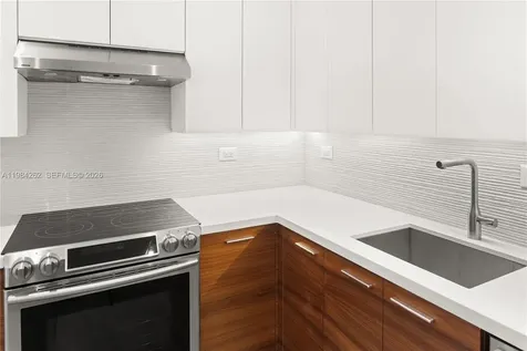 5555 Collins Avenue Miami Beach FL 33140