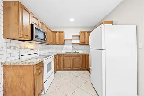 864 NW 16th Terrace Fort Lauderdale FL 33311