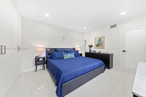 2415 W 67th Place Hialeah FL 33016