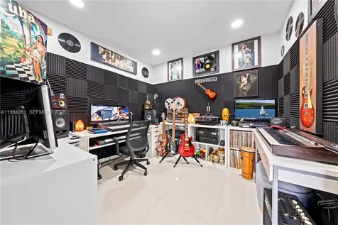 2415 W 67th Place Hialeah FL 33016