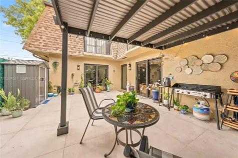 2415 W 67th Place Hialeah FL 33016