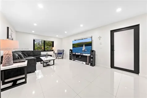 2415 W 67th Place Hialeah FL 33016