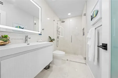 2415 W 67th Place Hialeah FL 33016