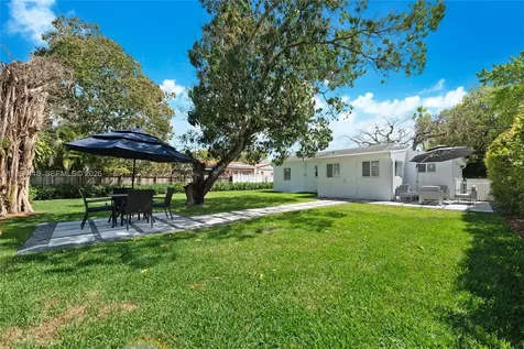 6337 SW 11th Street West Miami FL 33144