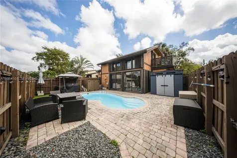 10141 Woodbury Court Pembroke Pines FL 33026