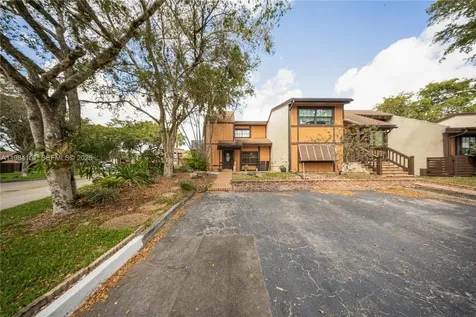 10141 Woodbury Court Pembroke Pines FL 33026