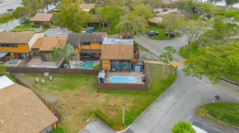 10141 Woodbury Court Pembroke Pines FL 33026