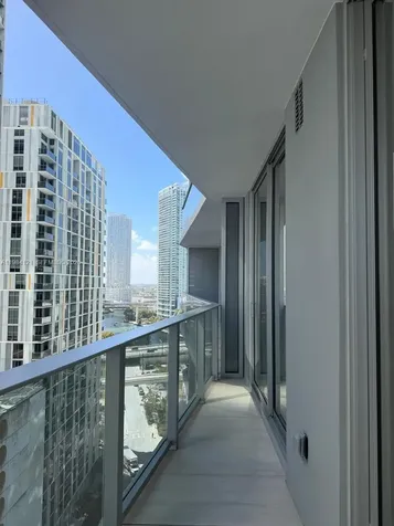 77 SE 5th Street Miami FL 33131