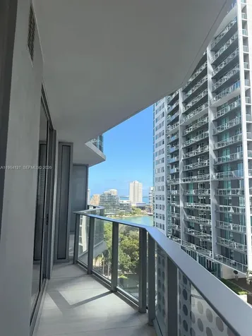 77 SE 5th Street Miami FL 33131
