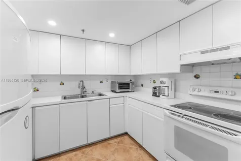 1621 Bay Road Miami Beach FL 33139
