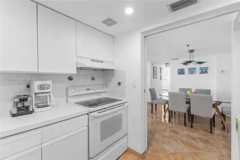 1621 Bay Road Miami Beach FL 33139
