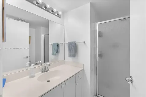 1621 Bay Road Miami Beach FL 33139