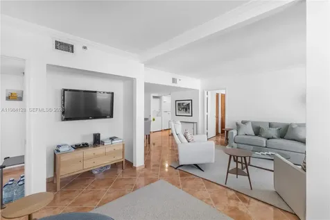 1621 Bay Road Miami Beach FL 33139